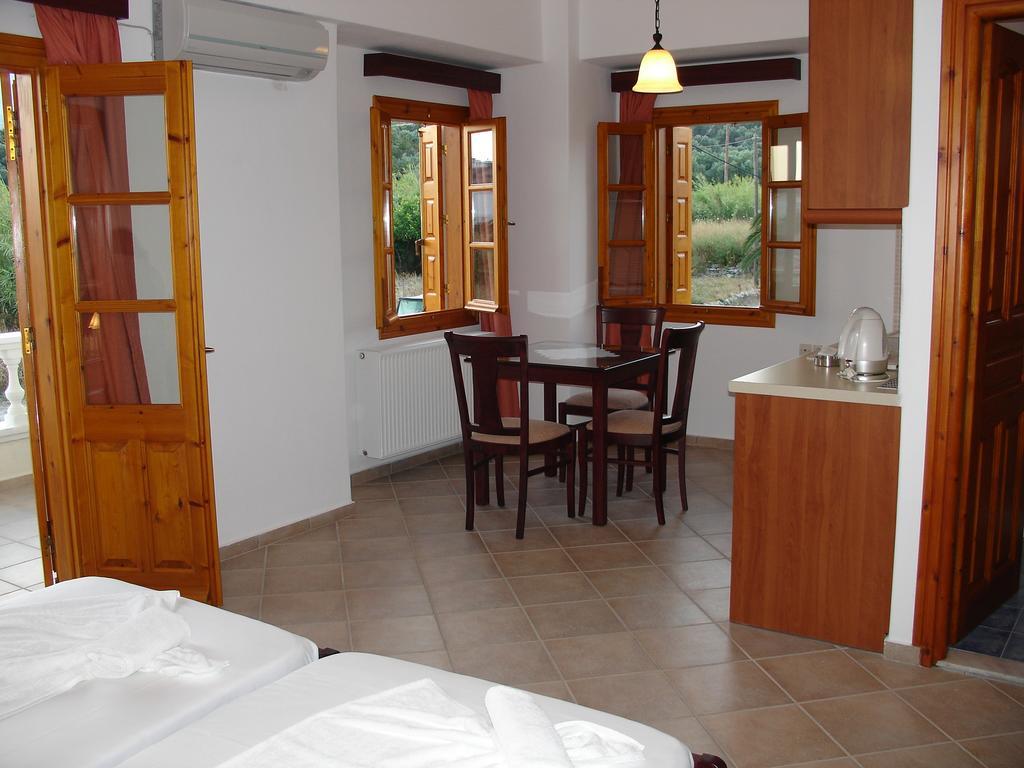 Anemos Apartments Marathókampos Esterno foto